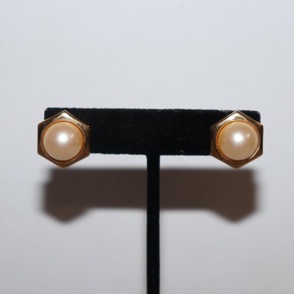 ✨ Vintage Gold & Faux Pearl Post Earrings · 0.75" · Timeless Charm 🤍 - Picture 5 of 5